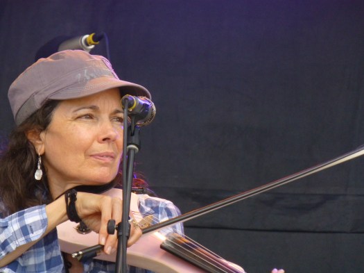 Tara Nevins on fiddle at the Vibes. Her other "axe" is an accordion. (Jim Motavalli photo)